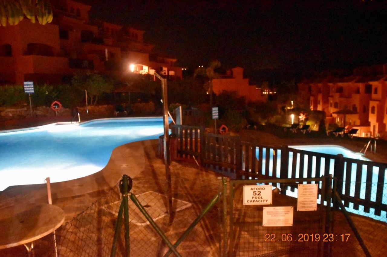 Luxury 2-Bedrooms & Bathrooms Estepona Apartment Buitenkant foto